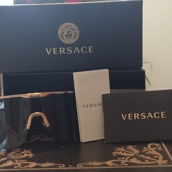 Women's Versace sunglasses - Picture 8 of 12